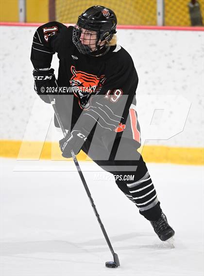 Thumbnail 3 in Ridgefield vs. Darien (CIAC DI Quarterfinal) photogallery.