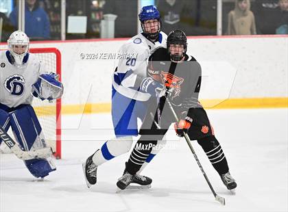 Thumbnail 2 in Ridgefield vs. Darien (CIAC DI Quarterfinal) photogallery.