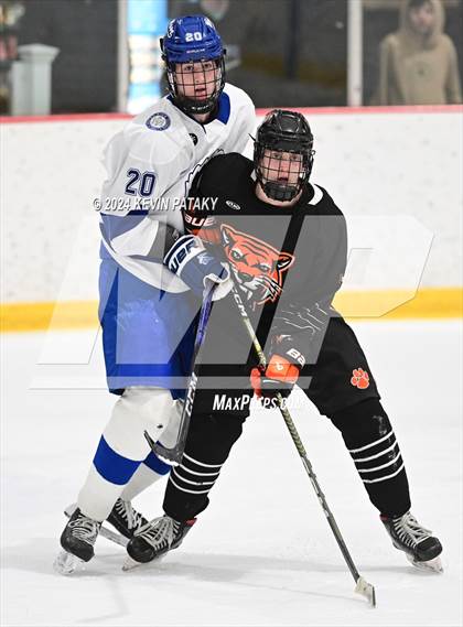 Thumbnail 3 in Ridgefield vs. Darien (CIAC DI Quarterfinal) photogallery.