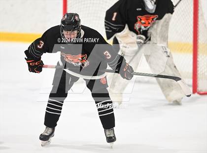 Thumbnail 2 in Ridgefield vs. Darien (CIAC DI Quarterfinal) photogallery.