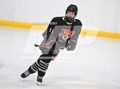Thumbnail 2 in Ridgefield vs. Darien (CIAC DI Quarterfinal) photogallery.