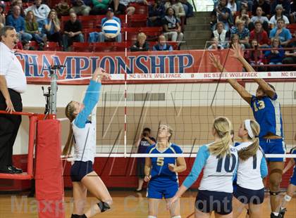 Thumbnail 3 in North Surry vs. South Granville (NCHSAA 2A Final) photogallery.