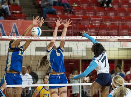 Thumbnail 1 in North Surry vs. South Granville (NCHSAA 2A Final) photogallery.