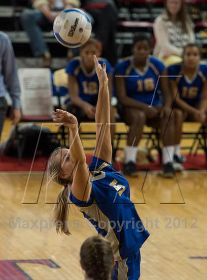 Thumbnail 3 in North Surry vs. South Granville (NCHSAA 2A Final) photogallery.