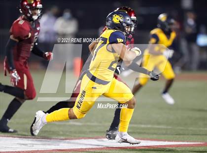 Thumbnail 1 in Warren vs Downey photogallery.