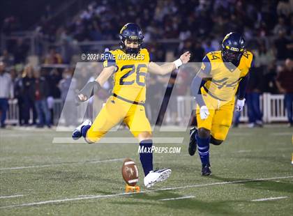Thumbnail 2 in Warren vs Downey photogallery.