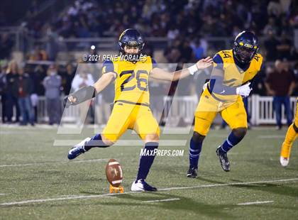 Thumbnail 3 in Warren vs Downey photogallery.