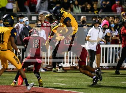 Thumbnail 3 in Warren vs Downey photogallery.