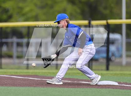 Thumbnail 2 in Riverhead vs Floyd (NYSPHSAA AAA Round 1) photogallery.