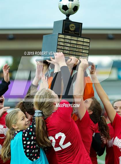Thumbnail 2 in Mount Vernon Christian vs Davenport (WIAA 1B/2B Final) photogallery.