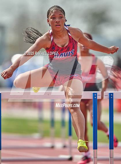 Thumbnail 2 in Panther Relays (100M Hurdles) photogallery.