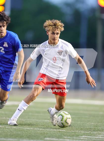 Thumbnail 1 in Allen vs. Rockwall-Heath (UIL 6A Semifinal) photogallery.