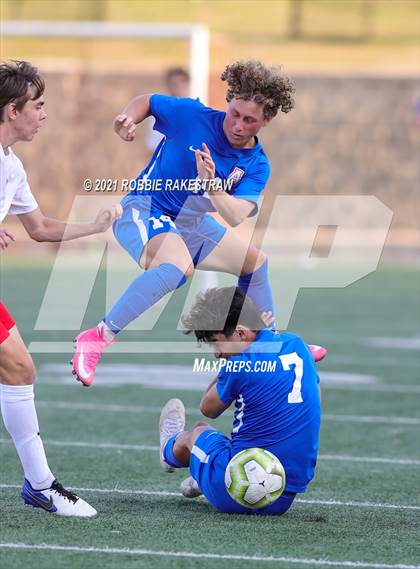 Thumbnail 3 in Allen vs. Rockwall-Heath (UIL 6A Semifinal) photogallery.