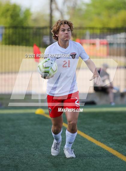 Thumbnail 3 in Allen vs. Rockwall-Heath (UIL 6A Semifinal) photogallery.