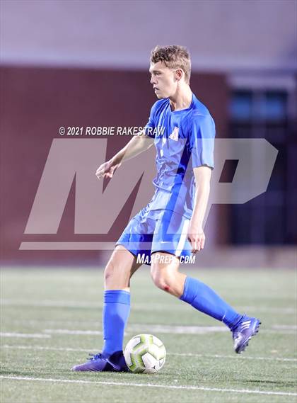 Thumbnail 2 in Allen vs. Rockwall-Heath (UIL 6A Semifinal) photogallery.