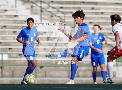 Thumbnail 2 in Allen vs. Rockwall-Heath (UIL 6A Semifinal) photogallery.