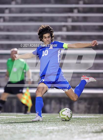 Thumbnail 3 in Allen vs. Rockwall-Heath (UIL 6A Semifinal) photogallery.