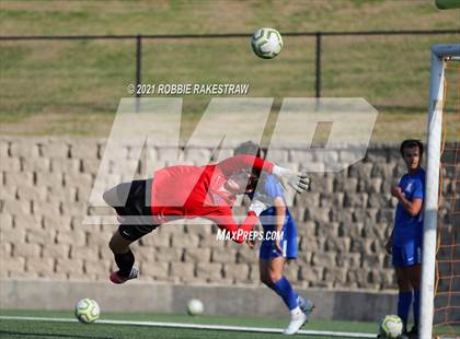 Thumbnail 1 in Allen vs. Rockwall-Heath (UIL 6A Semifinal) photogallery.