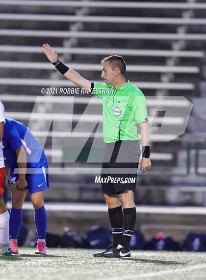 Thumbnail 2 in Allen vs. Rockwall-Heath (UIL 6A Semifinal) photogallery.