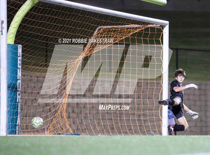 Thumbnail 2 in Allen vs. Rockwall-Heath (UIL 6A Semifinal) photogallery.