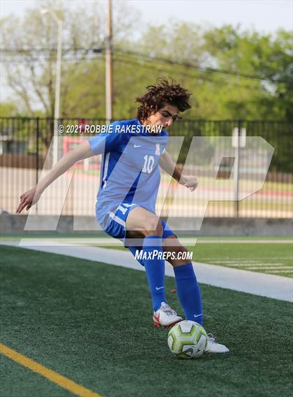 Thumbnail 2 in Allen vs. Rockwall-Heath (UIL 6A Semifinal) photogallery.