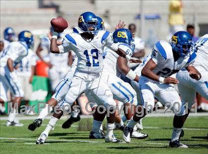 Thumbnail 3 in Alta vs. Crenshaw (Mission Viejo Football Classic) photogallery.