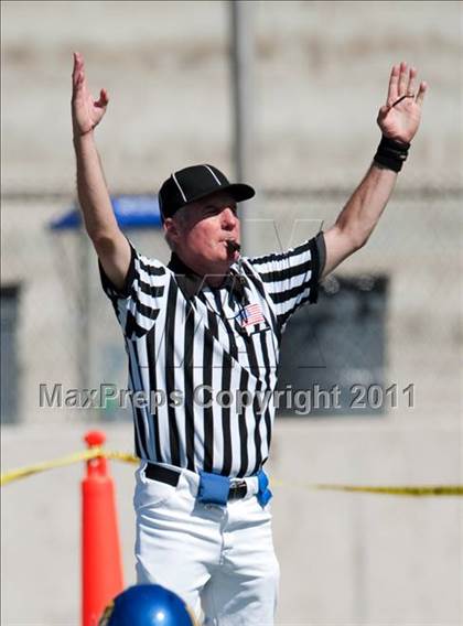 Thumbnail 2 in Alta vs. Crenshaw (Mission Viejo Football Classic) photogallery.