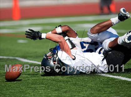 Thumbnail 2 in Alta vs. Crenshaw (Mission Viejo Football Classic) photogallery.