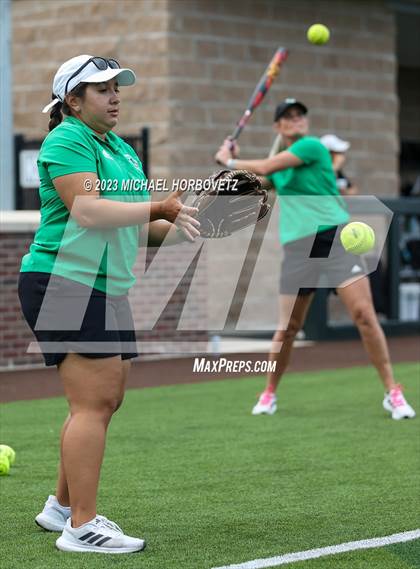 Thumbnail 1 in Southlake Carroll vs. Guyer (UIL 6A Regional Semifinal) photogallery.