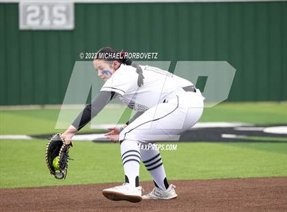 Thumbnail 1 in Southlake Carroll vs. Guyer (UIL 6A Regional Semifinal) photogallery.