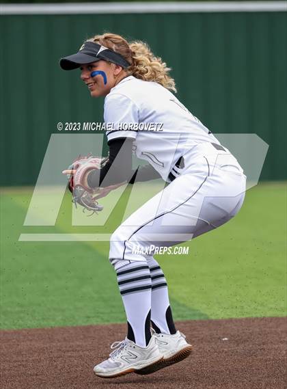 Thumbnail 2 in Southlake Carroll vs. Guyer (UIL 6A Regional Semifinal) photogallery.