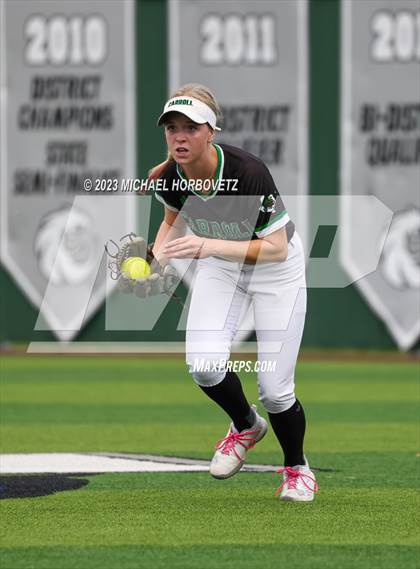 Thumbnail 1 in Southlake Carroll vs. Guyer (UIL 6A Regional Semifinal) photogallery.