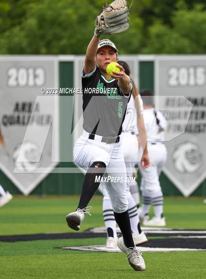 Thumbnail 3 in Southlake Carroll vs. Guyer (UIL 6A Regional Semifinal) photogallery.