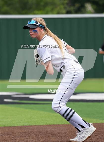 Thumbnail 2 in Southlake Carroll vs. Guyer (UIL 6A Regional Semifinal) photogallery.