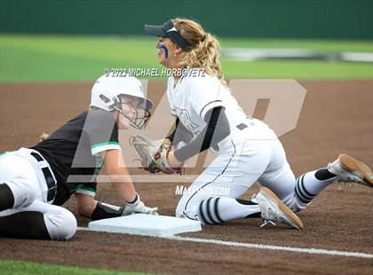 Thumbnail 2 in Southlake Carroll vs. Guyer (UIL 6A Regional Semifinal) photogallery.