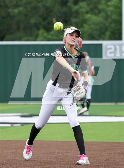 Thumbnail 3 in Southlake Carroll vs. Guyer (UIL 6A Regional Semifinal) photogallery.
