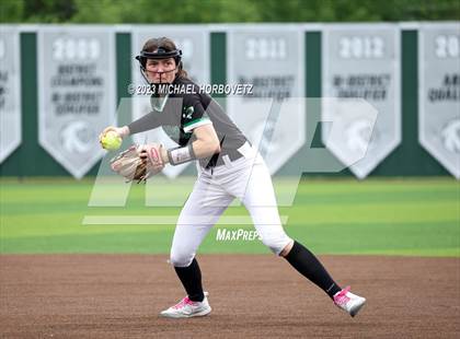 Thumbnail 3 in Southlake Carroll vs. Guyer (UIL 6A Regional Semifinal) photogallery.