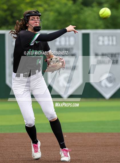 Thumbnail 3 in Southlake Carroll vs. Guyer (UIL 6A Regional Semifinal) photogallery.