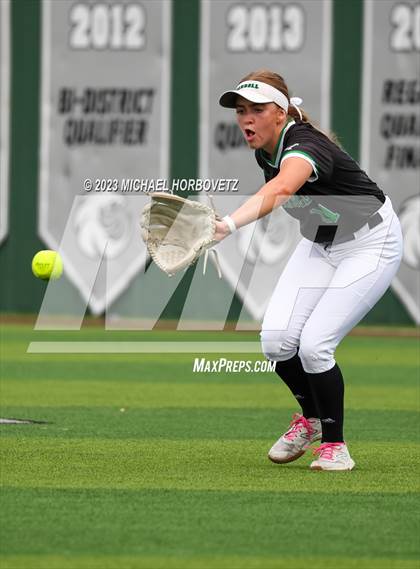 Thumbnail 2 in Southlake Carroll vs. Guyer (UIL 6A Regional Semifinal) photogallery.