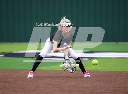 Thumbnail 3 in Southlake Carroll vs. Guyer (UIL 6A Regional Semifinal) photogallery.