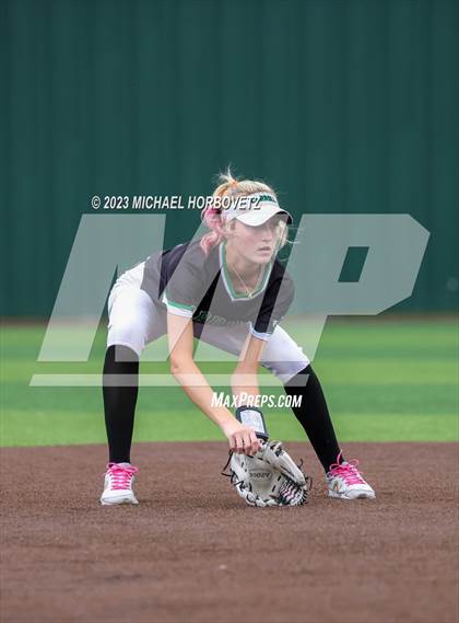 Thumbnail 1 in Southlake Carroll vs. Guyer (UIL 6A Regional Semifinal) photogallery.