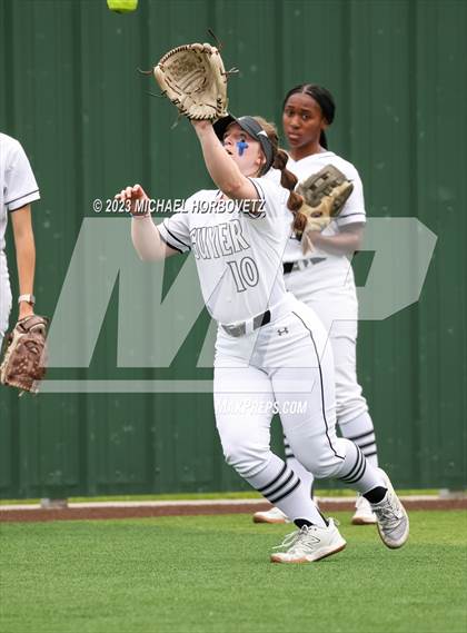 Thumbnail 3 in Southlake Carroll vs. Guyer (UIL 6A Regional Semifinal) photogallery.
