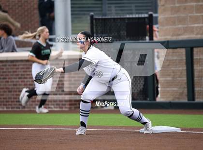 Thumbnail 3 in Southlake Carroll vs. Guyer (UIL 6A Regional Semifinal) photogallery.