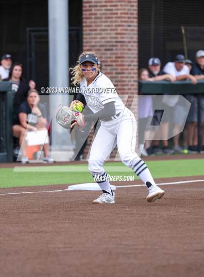 Thumbnail 1 in Southlake Carroll vs. Guyer (UIL 6A Regional Semifinal) photogallery.