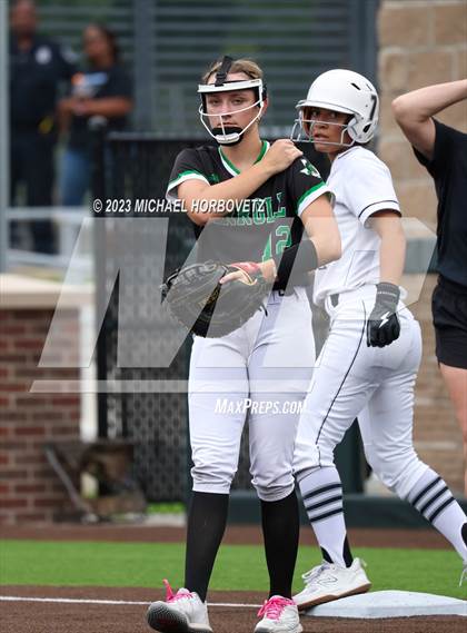 Thumbnail 1 in Southlake Carroll vs. Guyer (UIL 6A Regional Semifinal) photogallery.