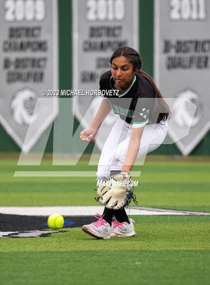 Thumbnail 1 in Southlake Carroll vs. Guyer (UIL 6A Regional Semifinal) photogallery.