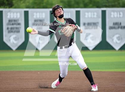 Thumbnail 1 in Southlake Carroll vs. Guyer (UIL 6A Regional Semifinal) photogallery.