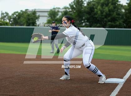 Thumbnail 3 in Southlake Carroll vs. Guyer (UIL 6A Regional Semifinal) photogallery.