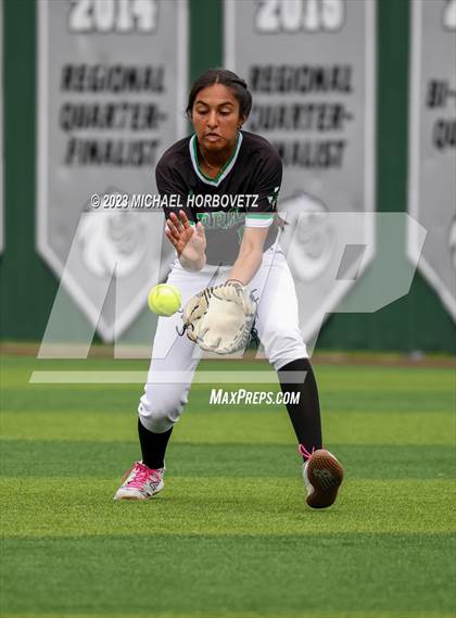 Thumbnail 3 in Southlake Carroll vs. Guyer (UIL 6A Regional Semifinal) photogallery.