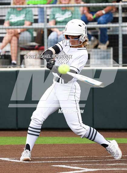 Thumbnail 2 in Southlake Carroll vs. Guyer (UIL 6A Regional Semifinal) photogallery.
